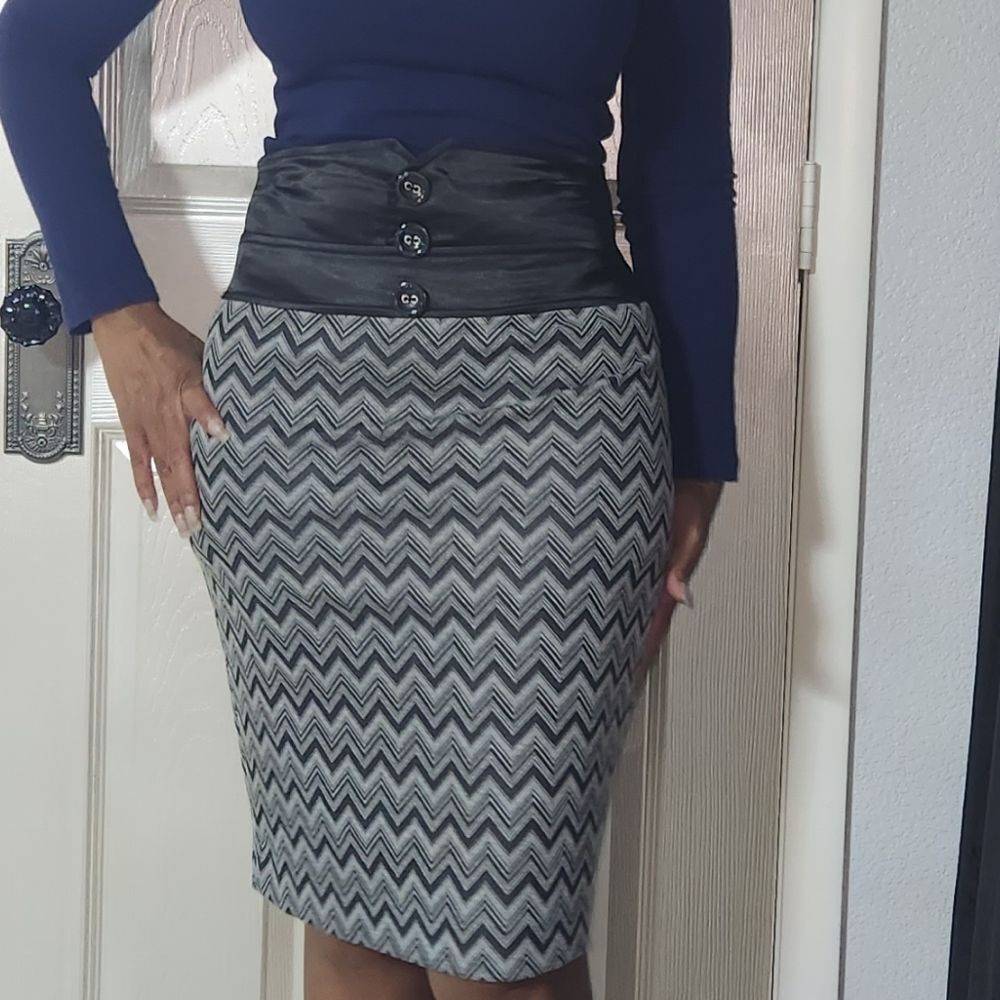 Grey/Black Chevron Print High Waist Knee Length Pencil Skirt Size M